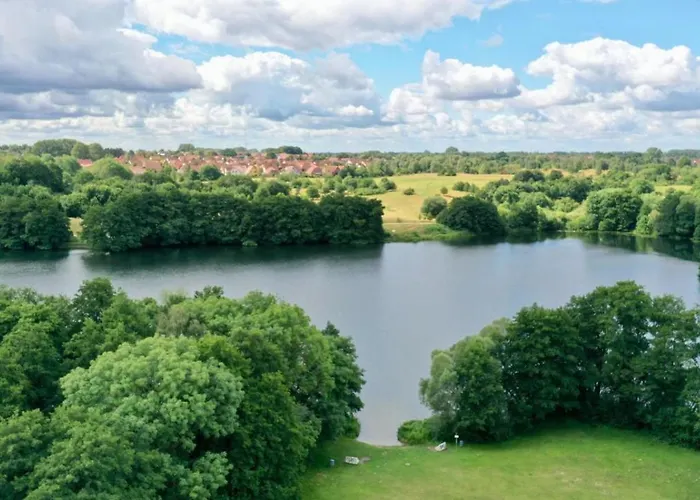 Zentrumsnahes Wohnen In Der Alten Schule Am See